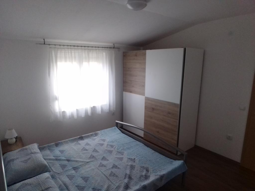 Tomek Apartment Vir Buitenkant foto