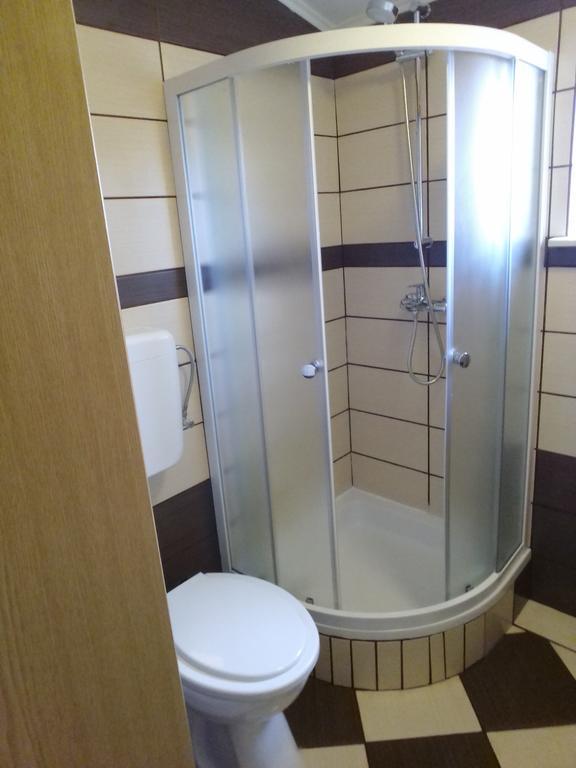 Tomek Apartment Vir Buitenkant foto