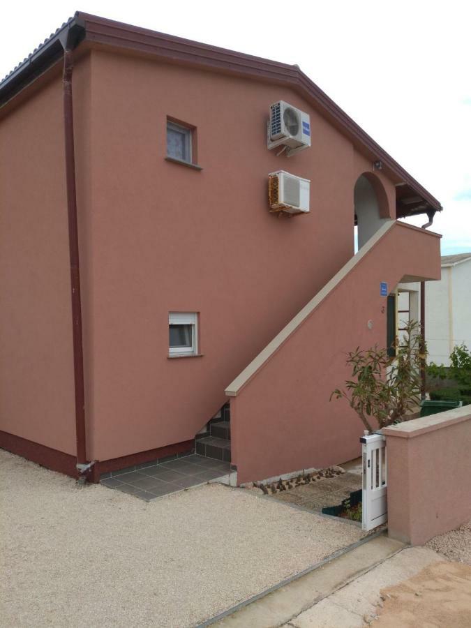 Tomek Apartment Vir Buitenkant foto