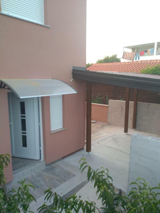 Tomek Apartment Vir Buitenkant foto