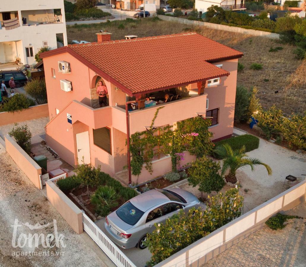 Tomek Apartment Vir Buitenkant foto