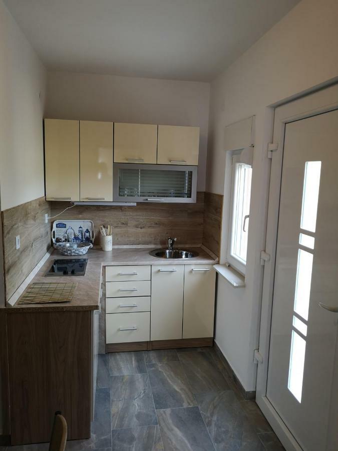 Tomek Apartment Vir Buitenkant foto