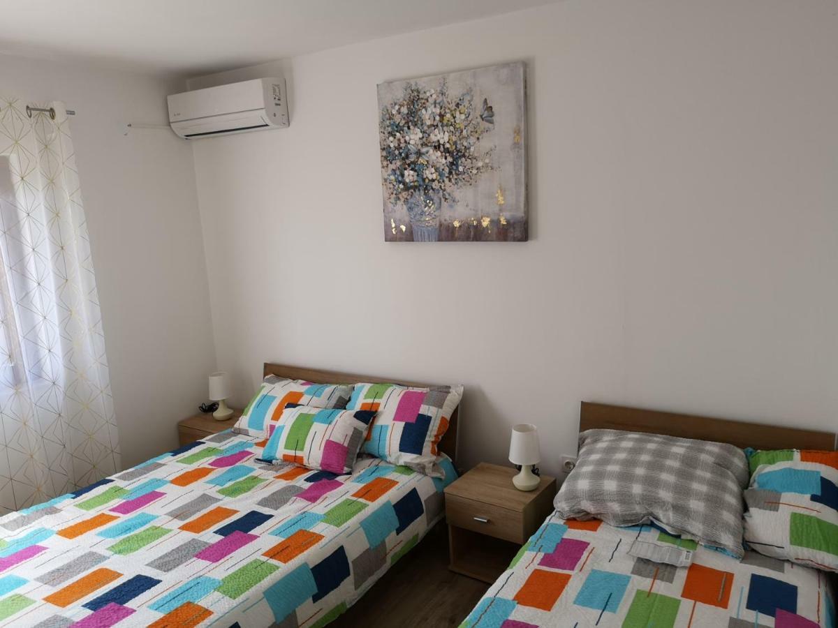 Tomek Apartment Vir Buitenkant foto